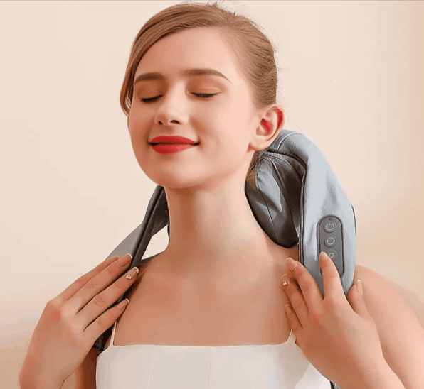 4 Hands Massager user Emily Carter.